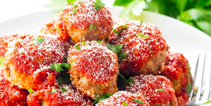 Keto low-carb meatballs with tomato sauce!